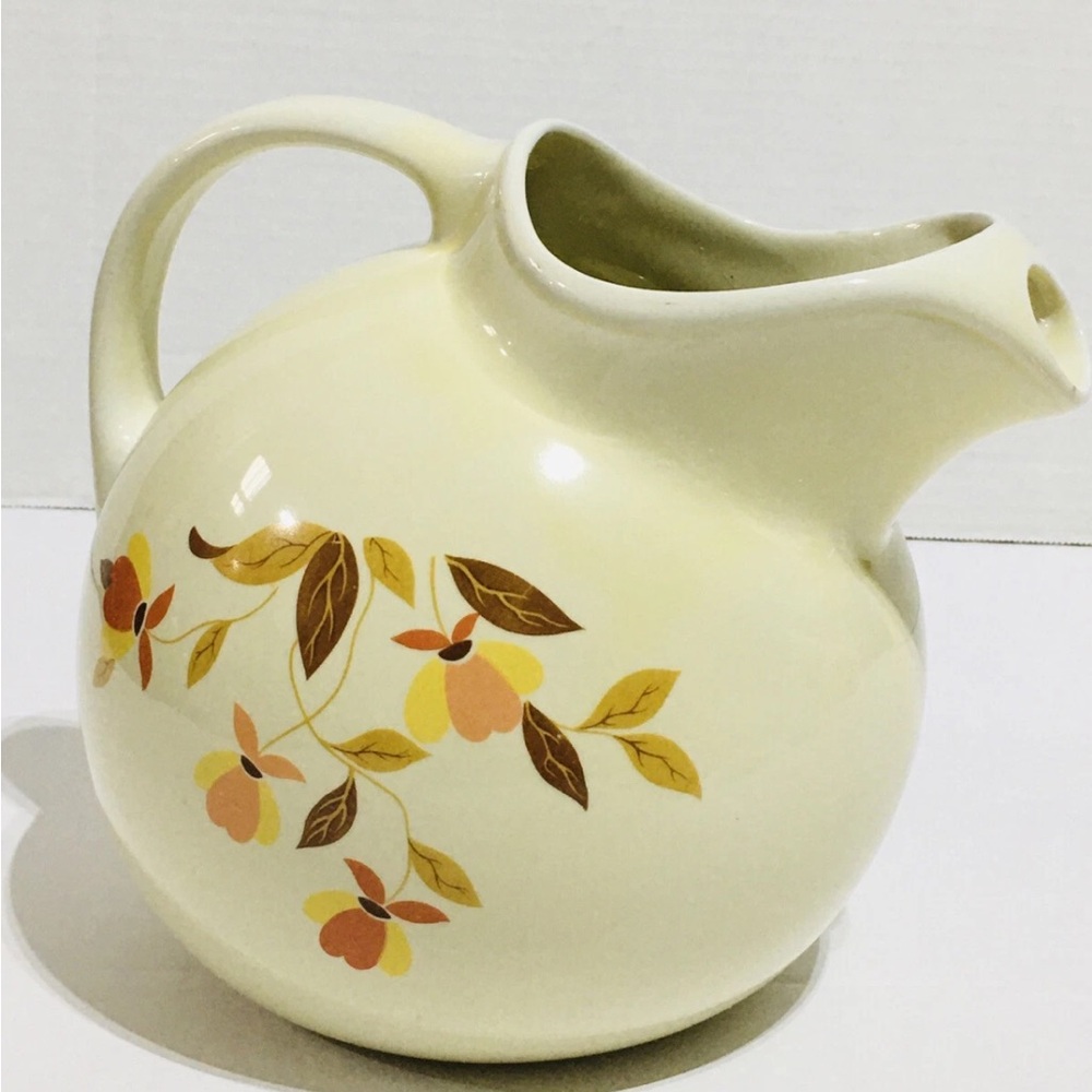 Vintage Hall’s floral vase